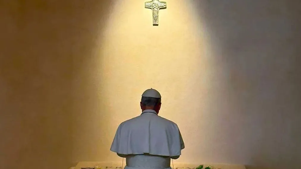El Papa llamó a silenciar las armas en el mundo y  se propuso como mediador para lograr la paz