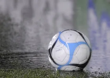 Por la lluvia, suspendieron los cuartos de final del fútbol local