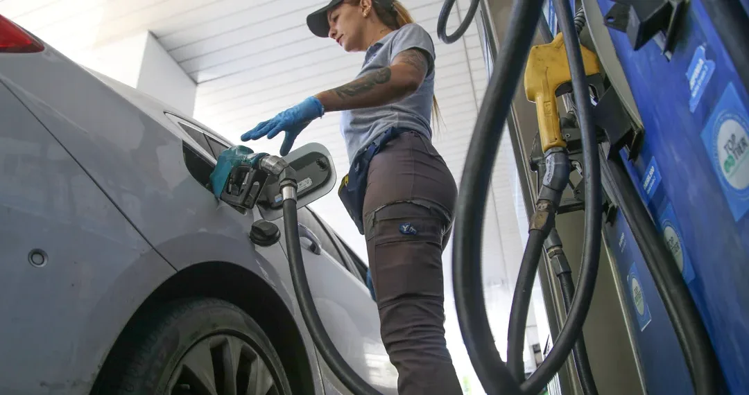 Por segundo mes, aumentó la venta de combustible