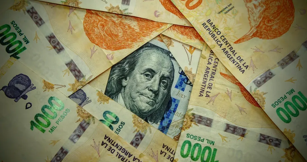 Se derrumban las cotizaciones de los dólares: ¿puede llegar a $1.000 como quiere Milei?