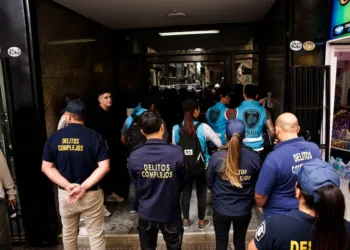 Allanaron a Medidom, que se encargó de la internación domiciliaria de Maradona