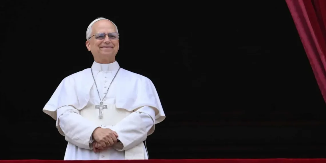 León XIV rinde homenaje a Francisco: «Nos enseñó a escuchar el doble grito de la tierra y de los pobres»