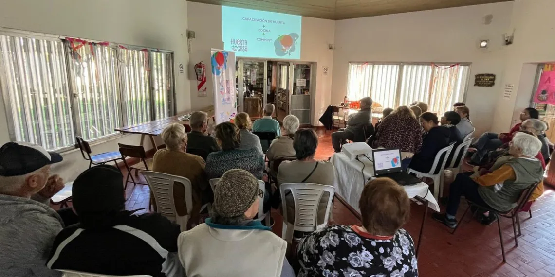 Vecinos se suman a la iniciativa «Huerta en Casa»
