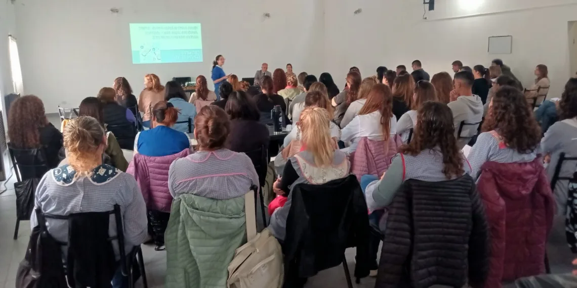 Taller sobre uso responsable de redes sociales en Viamonte