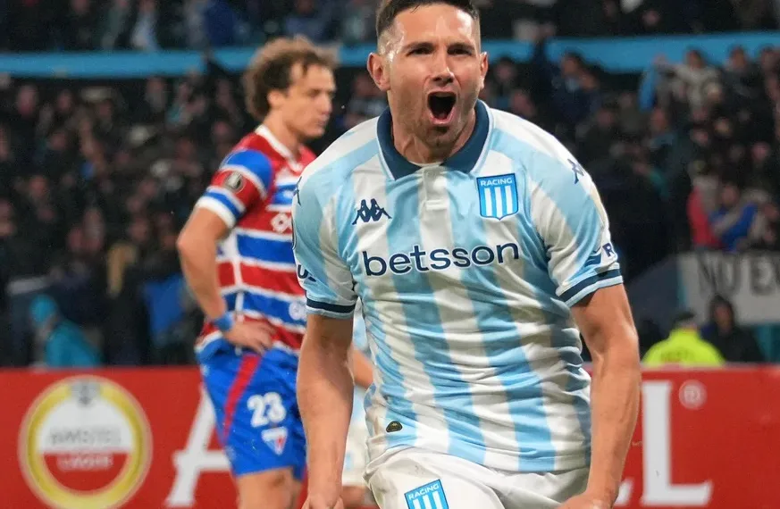 Racing le ganó a Fortaleza en la última jugada del partido y clasificó primero en la Copa Libertadores
