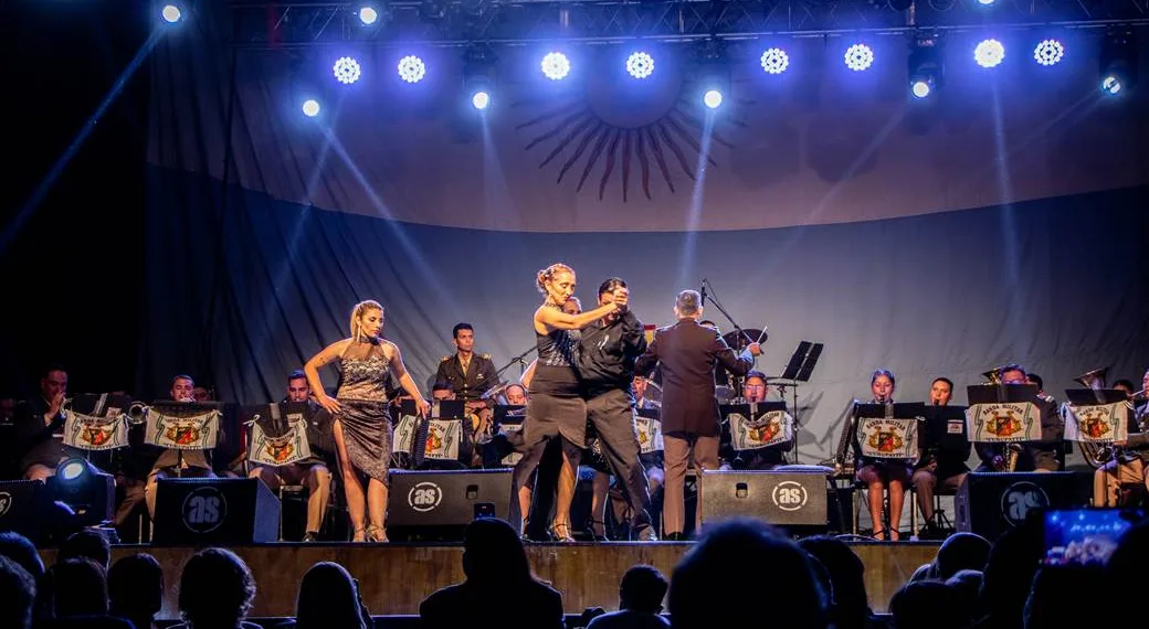 Vecinos celebraron la Patria con una gran gala
