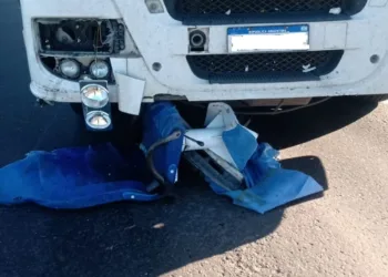 Tragedia en ruta 33: murieron dos trabajadores de  la salud al chocar una ambulancia contra un camión
