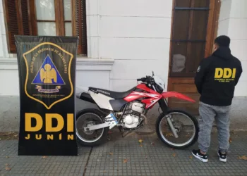 Secuestran una moto, un arma  blanca y aprehenden a varios sujetos