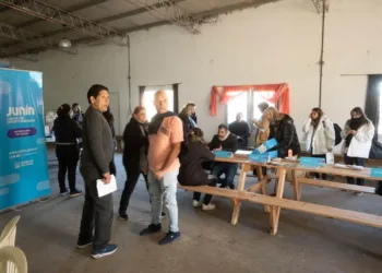 “Para nosotros es fundamental el contacto permanente con los vecinos”, afirmó Llovet