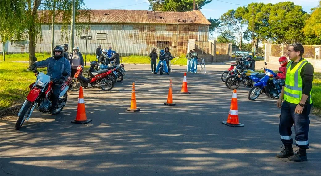Nueva clínica de motos: ya se entregaron más de 250 cascos