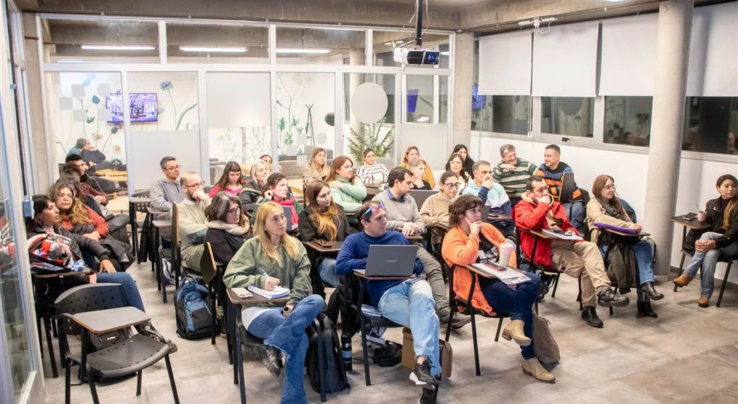 Brindaron una capacitación a docentes sobre Inteligencia Artificial