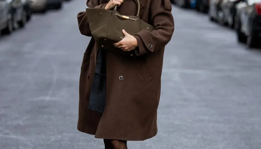 Se acabó el look total black: qué color lo sustituirá inesperadamente este invierno