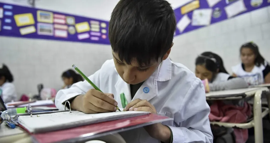 “Peor que países más pobres”: demoledor dato revela por qué los chicos en Argentina no entienden lo que leen
