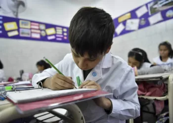 “Peor que países más pobres”: demoledor dato revela por qué los chicos en Argentina no entienden lo que leen
