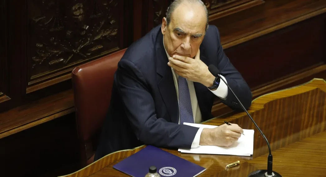 Francos presentó su informe en el Senado, y abandonó el recinto cuando una senadora kirchnerista le dijo «mentiroso»