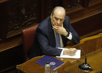 Francos presentó su informe en el Senado, y abandonó el recinto cuando una senadora kirchnerista le dijo «mentiroso»