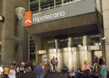 Bancarios acuerdan aumento salarial en línea con la inflación y el básico supera $1.850.000