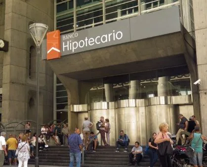 Bancarios acuerdan aumento salarial en línea con la inflación y el básico supera $1.850.000