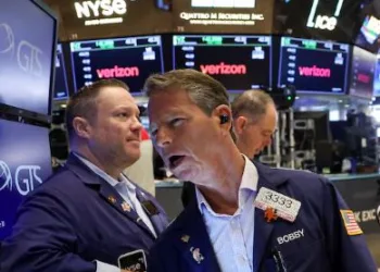 El fallo por YPF sacudió al mercado financiero: hubo caída de acciones y bonos y suba del dólar por encima de los $1.200