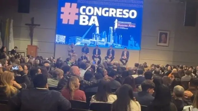Espert insultó a Florencia Kirchner y se fue abucheado de la UCA
