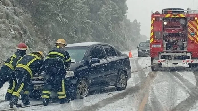 Frío en la provincia: tránsito con mayores recaudos por presencia de nieve y hielo en las rutas