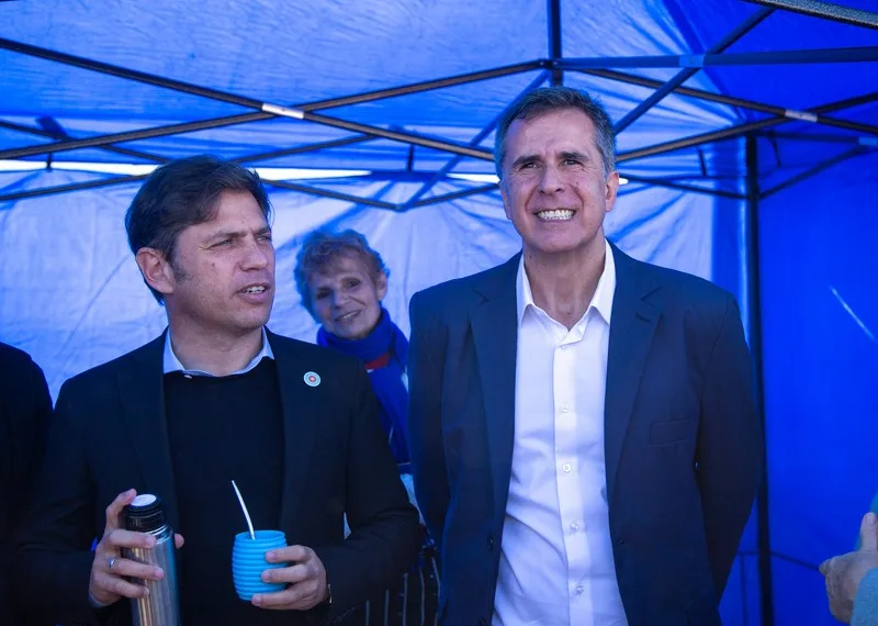 Kicillof llega a América para la entrega de escrituras, móviles y una ambulancia