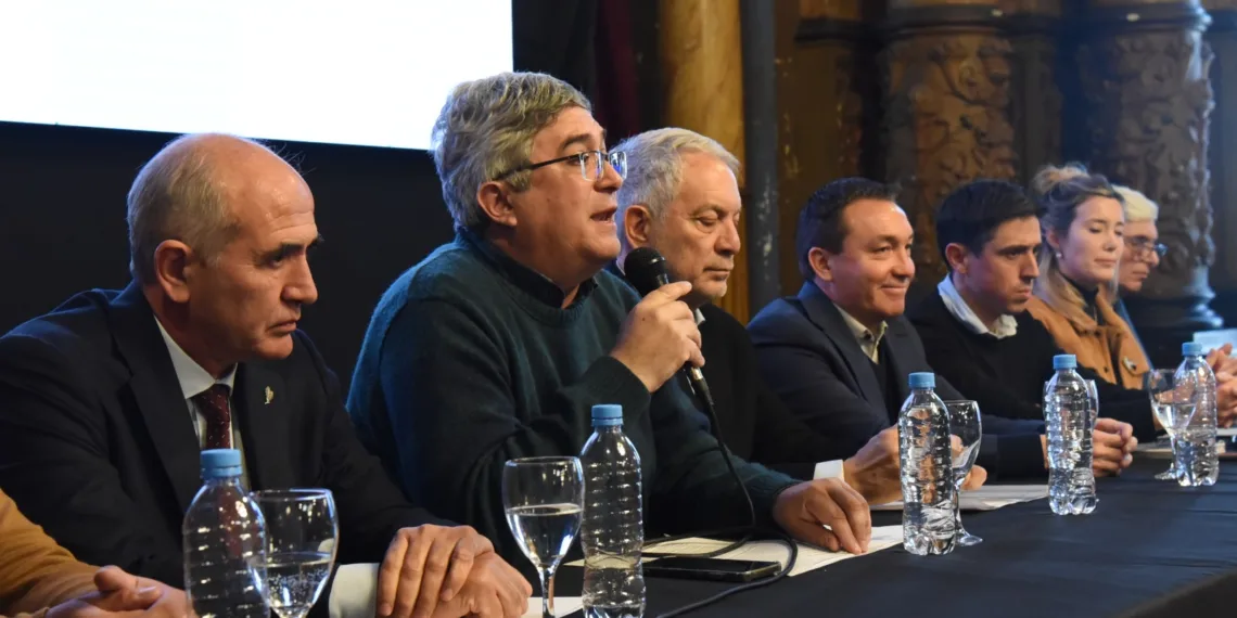 Rodríguez y Alak lanzan el plan  de infraestructura para producción