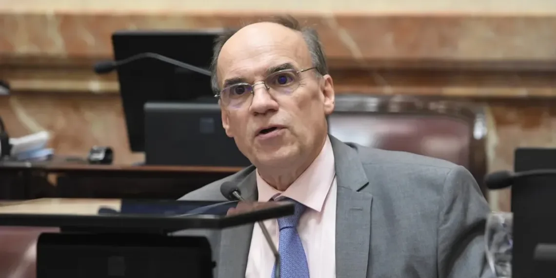 Senador radical cargó contra Milei: «No puede llamar ‘ratas’ o ‘basura’ a los legisladores»