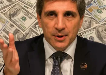 La descomunal y millonaria jugada de Caputo para secar la plaza de pesos y frenar al dólar