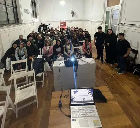 Vozzi se presentó en la Expo Inclusiva y lanzó su comunidad