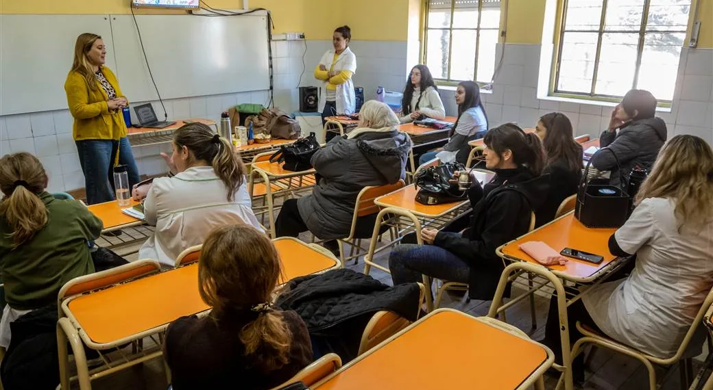 Charlas para fortalecer la alimentación  saludable en el ámbito educativo