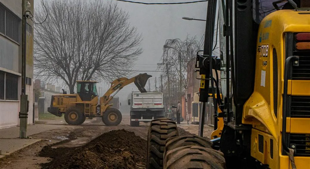 Avanza el cordón cuneta en el Barrio Bicentenario