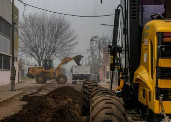 Avanza el cordón cuneta  en el Barrio Bicentenario
