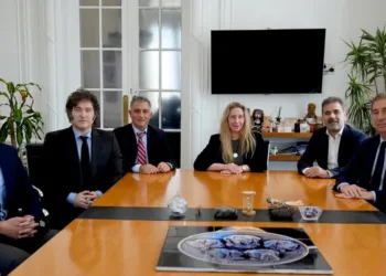 El PRO y LLA debaten las listas a la  espera de la aprobación de Karina Milei
