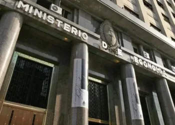 El Gobierno espera un dólar de $ 1.229  y una inflación de 22,7% para este año
