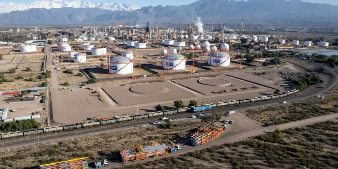 El Gobierno echó a 60 funcionarios y sospecha  filtraciones a favor de los fondos buitres