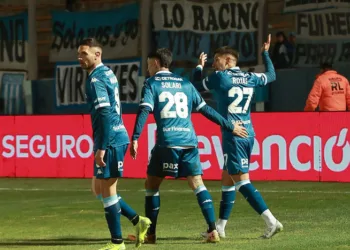 Racing pasó a octavos de final con los goles de «Maravilla» Martínez