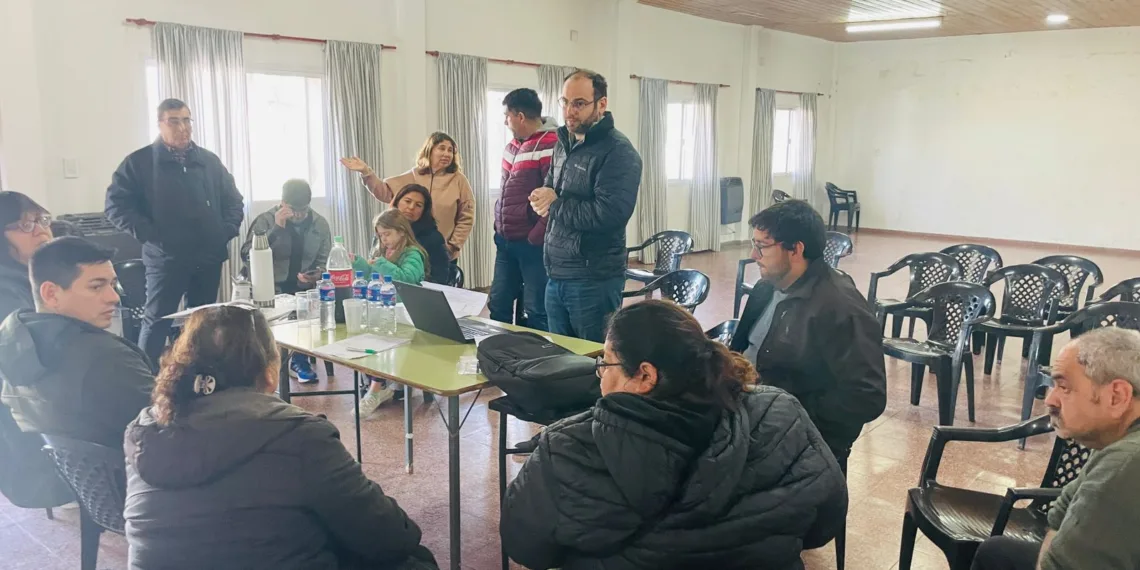 Autoridades de EDEN se reunieron con la sociedad de fomento del barrio Mayor López