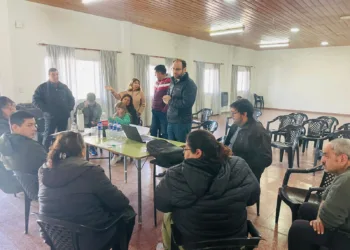 Autoridades de EDEN se reunieron con la sociedad de fomento del barrio Mayor López