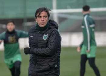Sarmiento decidió despedir a Sanguinetti y busca DT