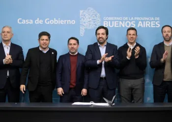 Kicillof entregó equipamiento informático para hospitales