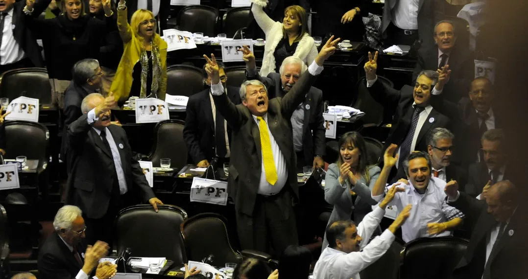 El archivo que condena a todos: la detallada lista de los que votaron la expropiación de YPF