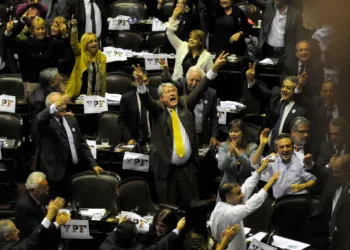 El archivo que condena a todos: la detallada lista de los que votaron la expropiación de YPF