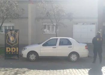 Efectivos policiales secuestraron un auto y recuperaron 5.000.000 de pesos robados