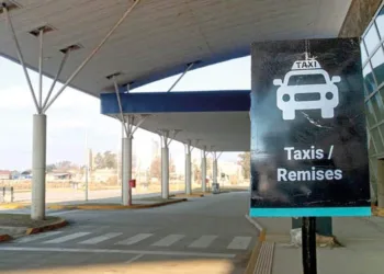 Taxistas, conformes y expectantes tras  la inauguración de la nueva terminal