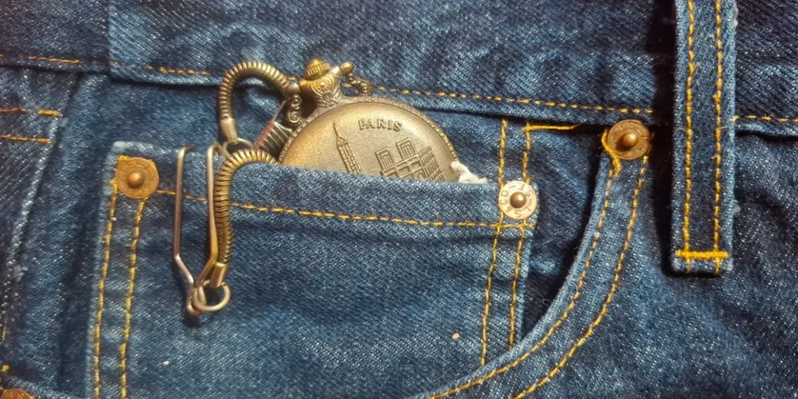Qué es y para qué sirve el bolsillo relojero en los jeans: Historia y usos actuales
