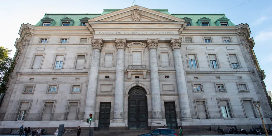 En Argentina, hay más mujeres que hombres con acceso al sistema bancario