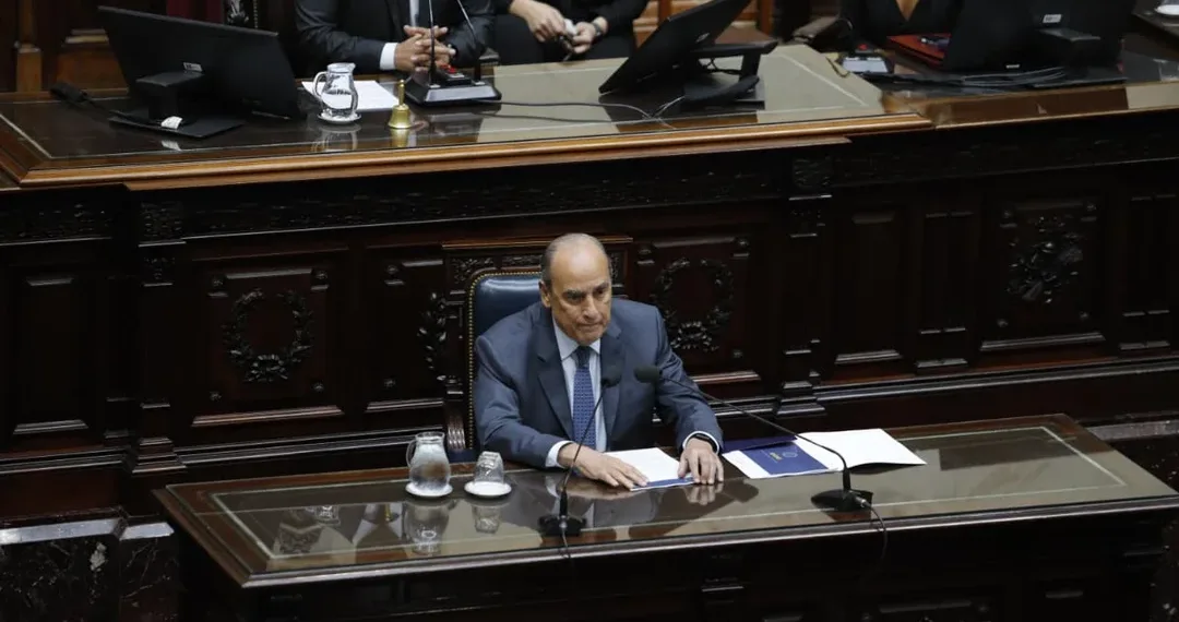Francos eludió preguntas y fue blanco de chicanas en Diputados: «Karina muerde más que Conan»