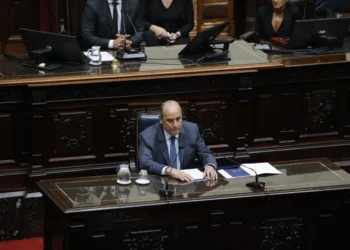 Francos eludió preguntas y fue blanco de chicanas en Diputados: «Karina muerde más que Conan»