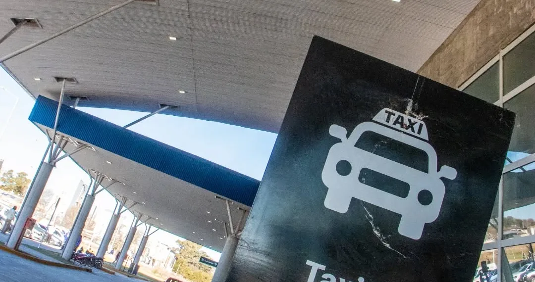 Un viaje en taxi desde la nueva terminal a la plaza principal cuesta igual que un pasaje a Chacabuco